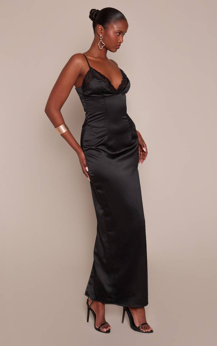 Noir Robe Longue En Satin À Bonnets En Dentelle Et Détail Dos Lacé
