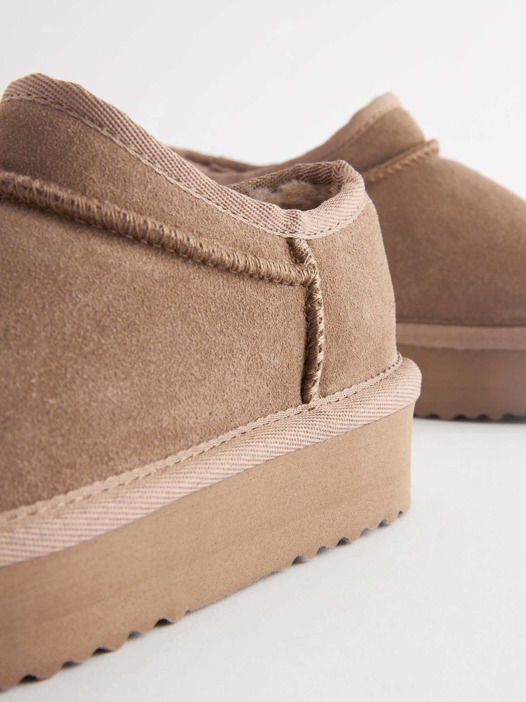 Nertsgrijs/bruin - Suède platte schoenen