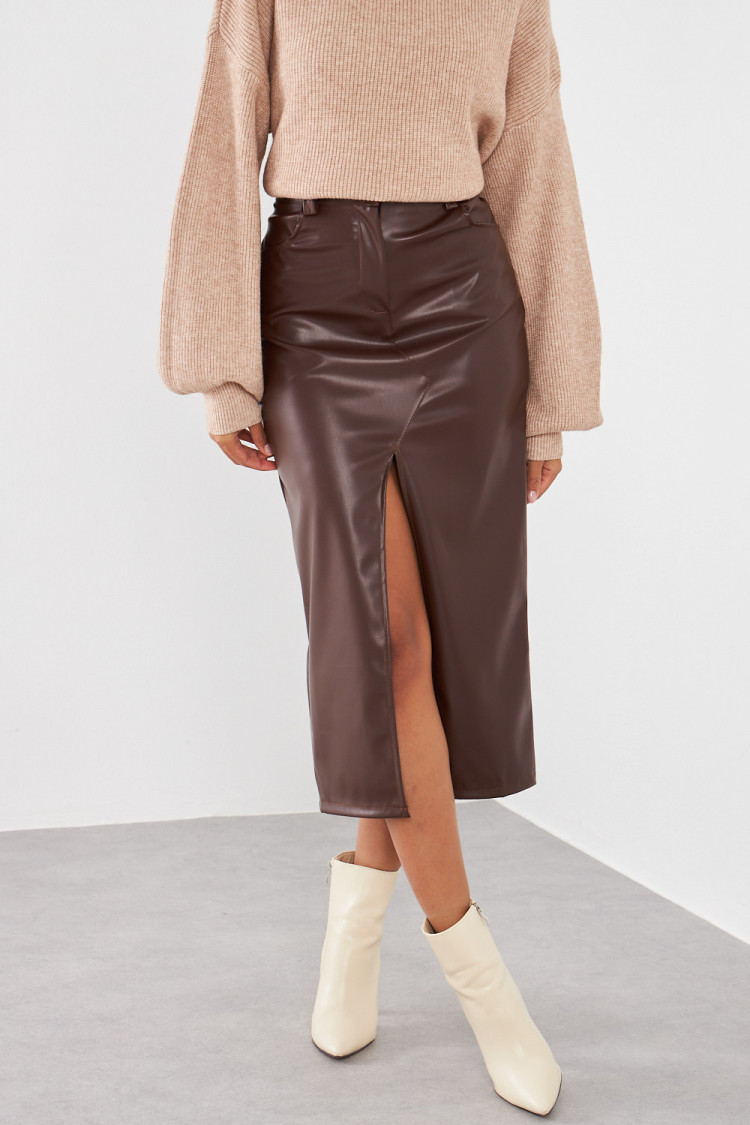 Jupe marron en simili cuir fendu