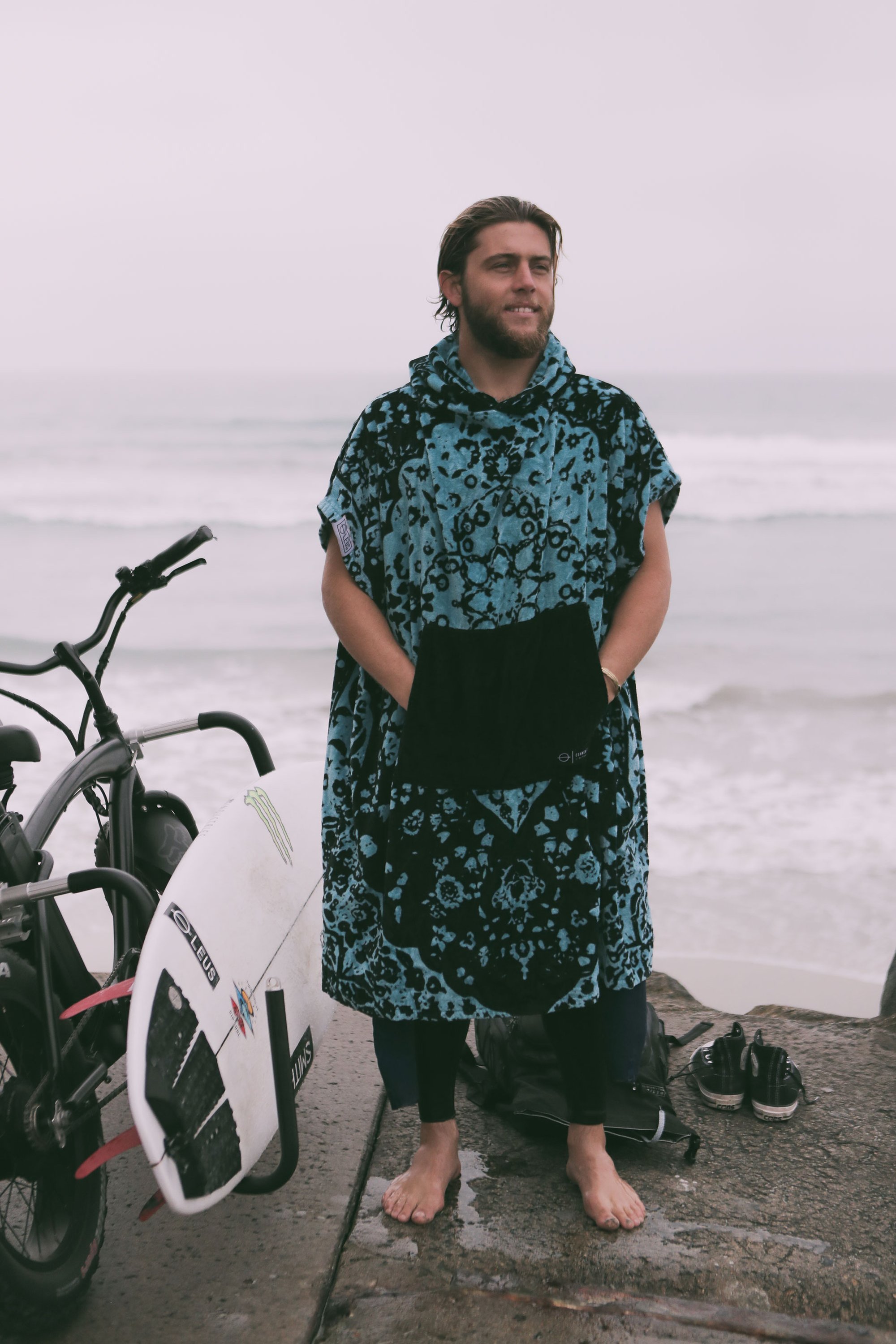 LEUS Poncho Conner Coffin L