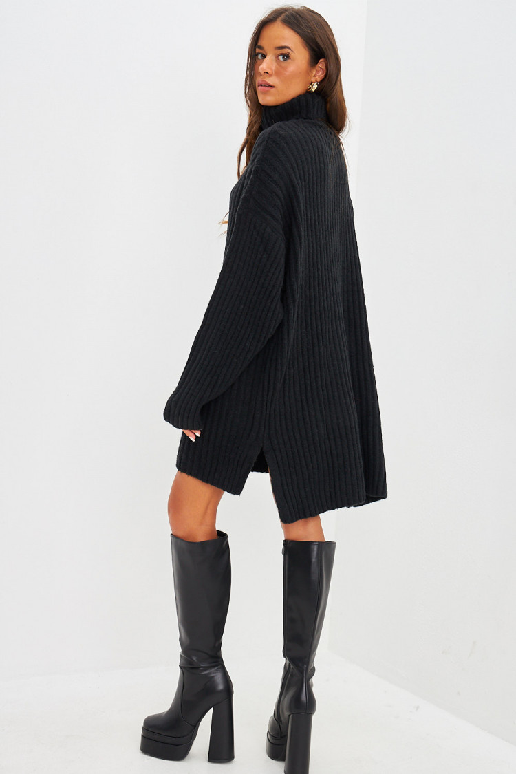 Robe pull courte en maille noire à col roulé