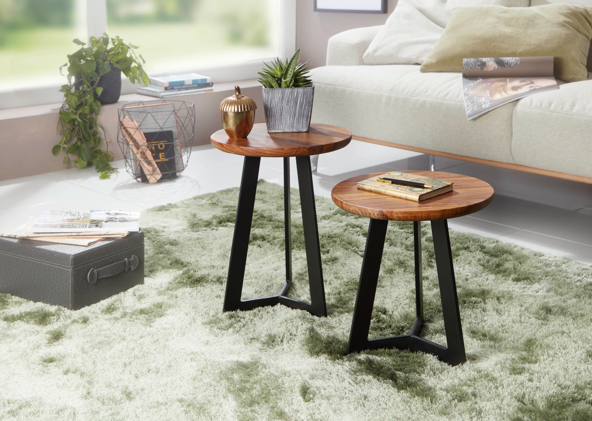 KADIMA DESIGN Massiver Industrial-Beistelltisch, Holz und Metall, Einzigartige Maserung, Vielseitig.