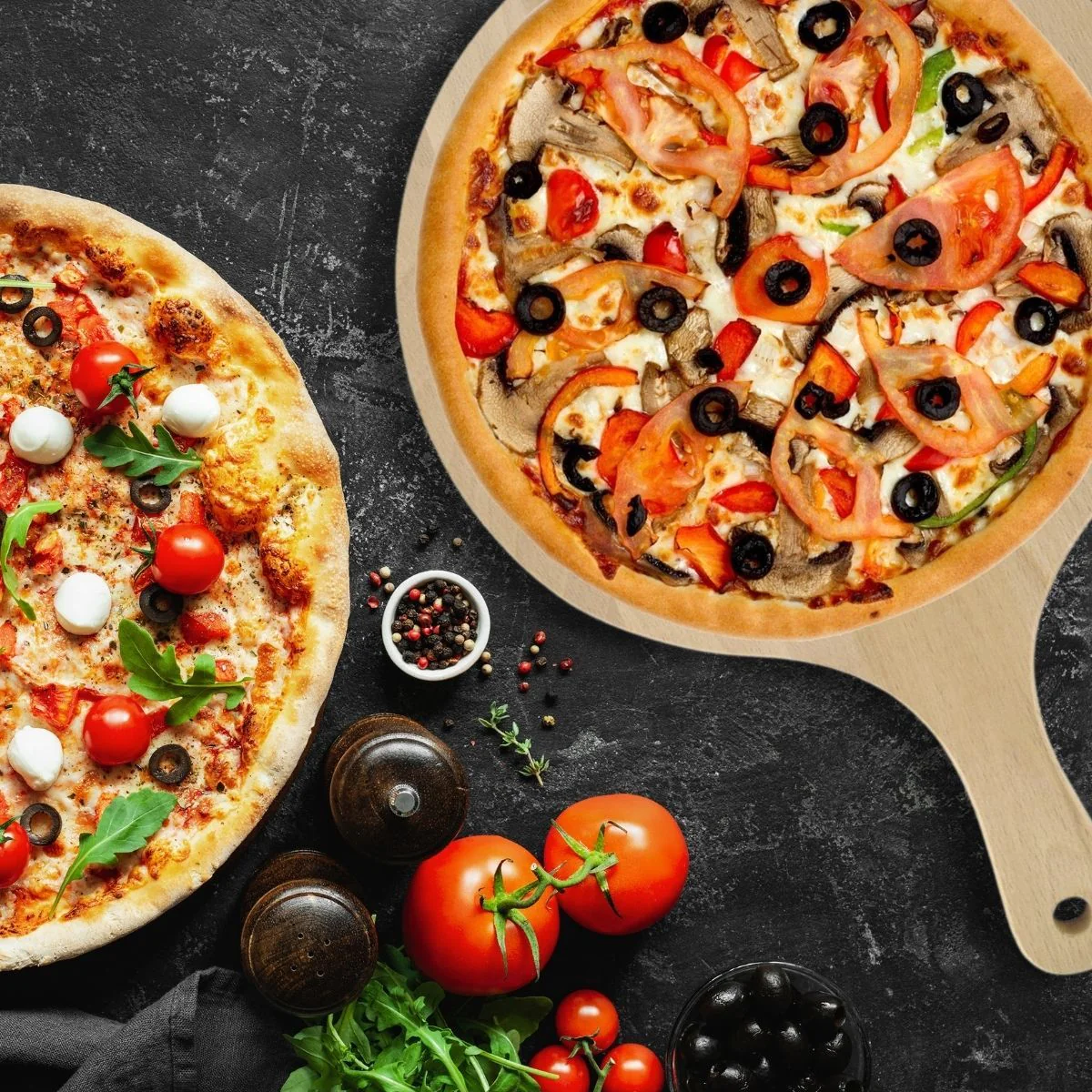 Ensemble pour pizza avec une plaque de cuisson four, 4 planches à pizz