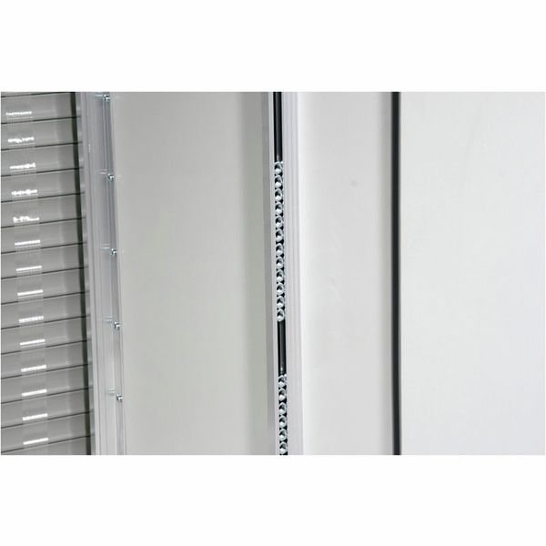 Thon Studio L-Rack 17U Media WH