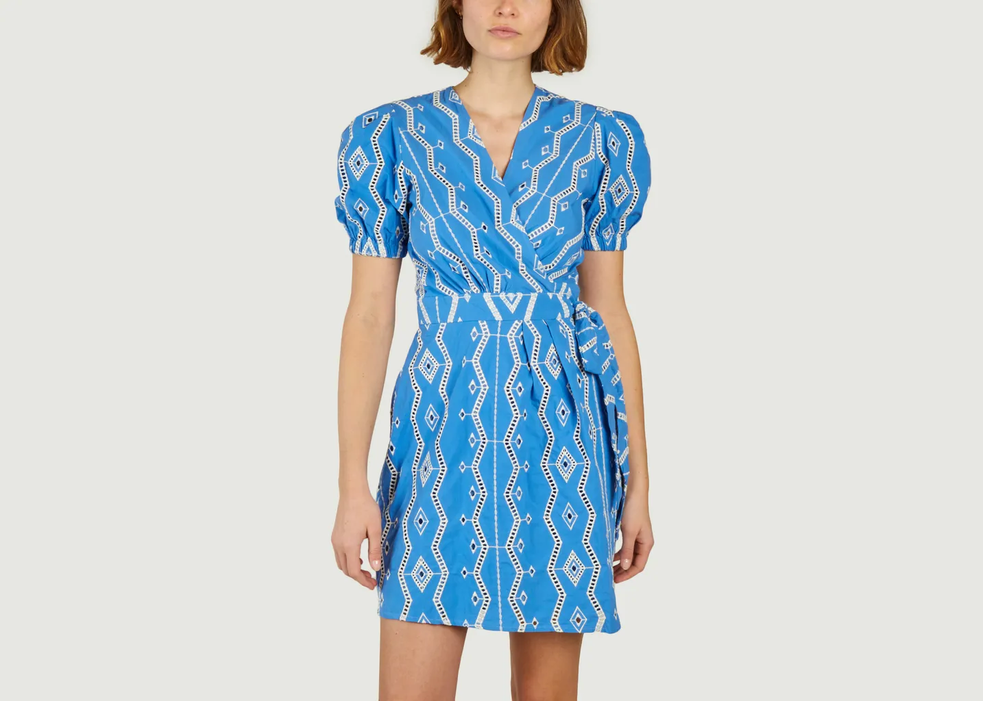Robe courte portefeuille à motif fantaisie ajouré Clem Suncoo