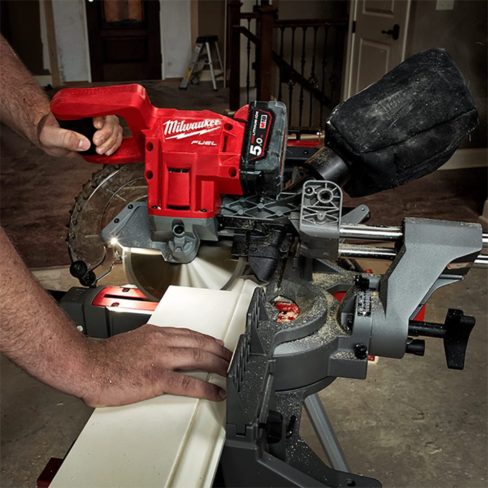 Serra de esquadria deslizante de dupla inclinação MILWAUKEE M18 Fuel de 184 mm, modelo M18FMS184-0