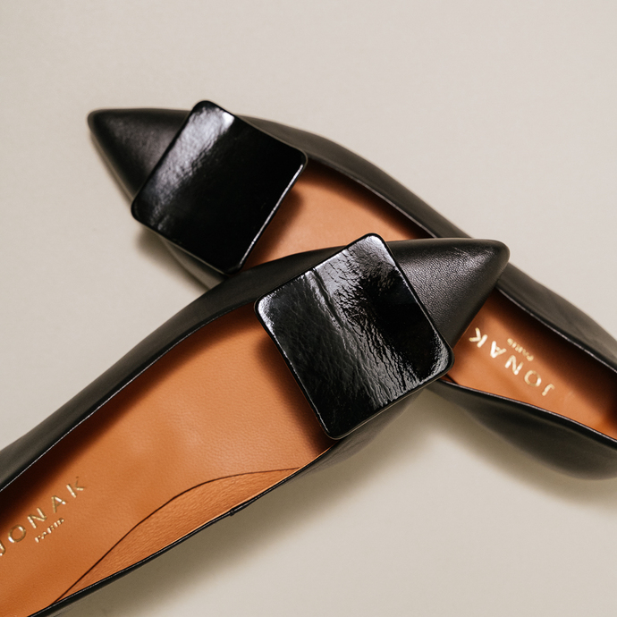 Ballerines à bouts pointus  en vernis plissé noir