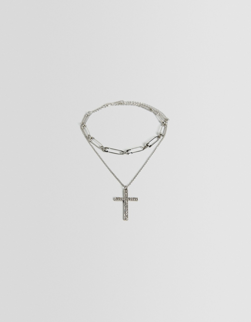 Conjunto de 2 colares com pingente de cruz e corrente com strass.