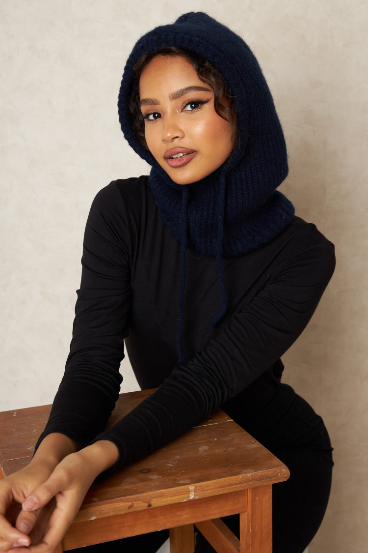 Cagoule en laine bleu foncé
