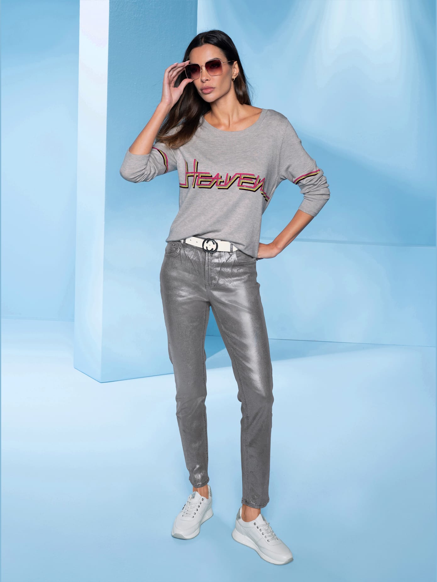 Pull inscription avec petites pierres brillantes fantaisie