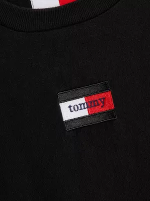Camiseta com logo essencial