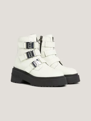 Botas de couro com fivela robusta