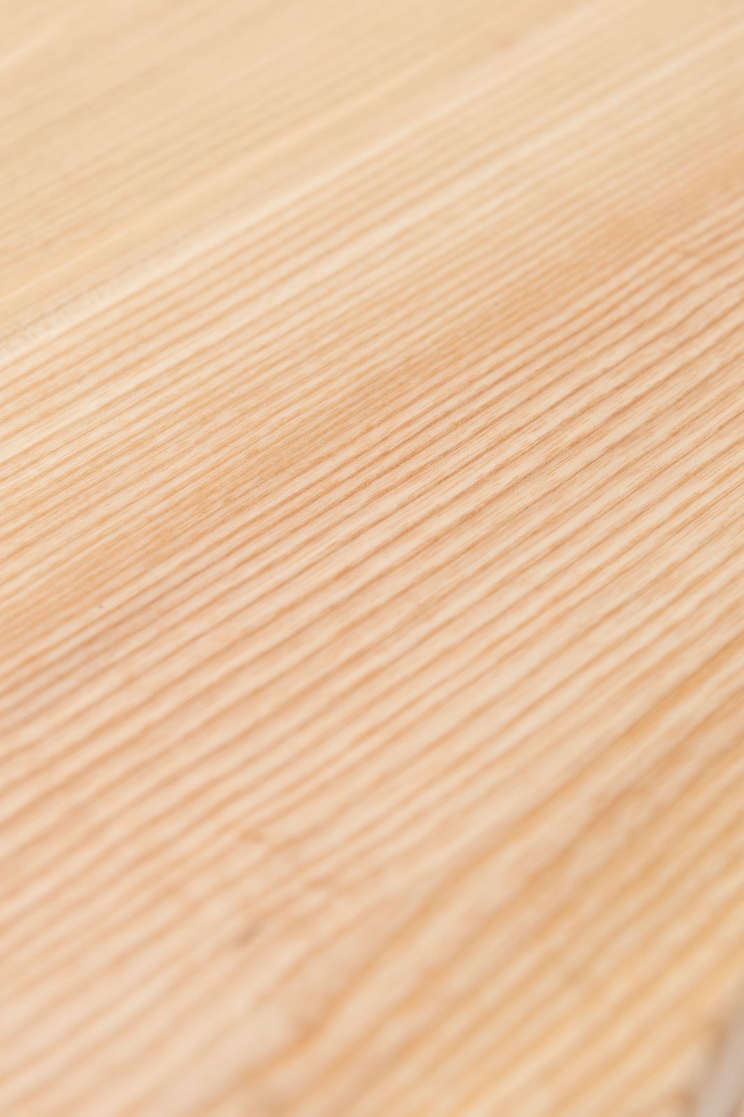 Houten bijzettafel in organische vorm klein