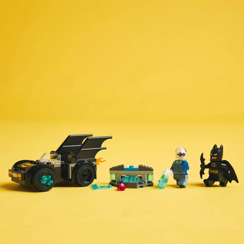 Batman en Batmobile™ vs. Mr. Freeze™ voertuigspeelset 76301