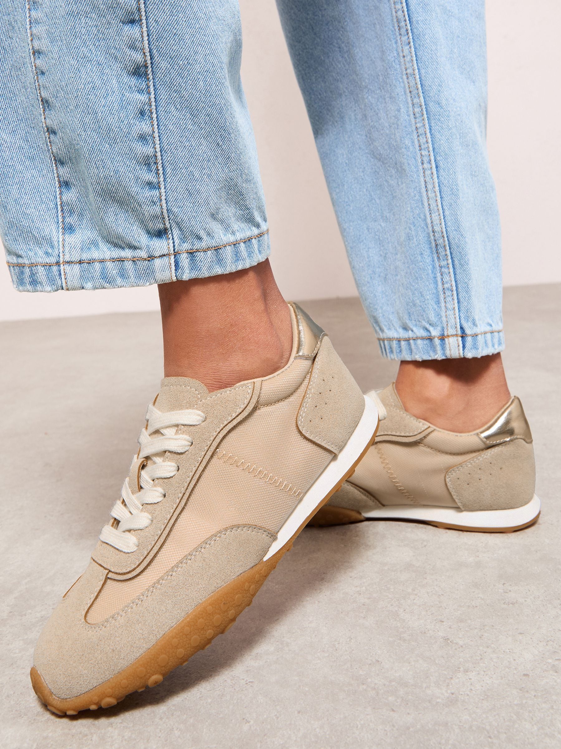 Natuurlijk - Friends Like These Slim Lace Up Retro Runner Sports Trainers