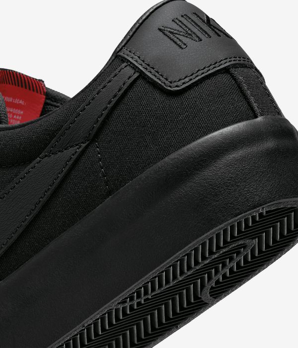 Nike SB Zoom Blazer Low Pro GT Schuh (black black black)
