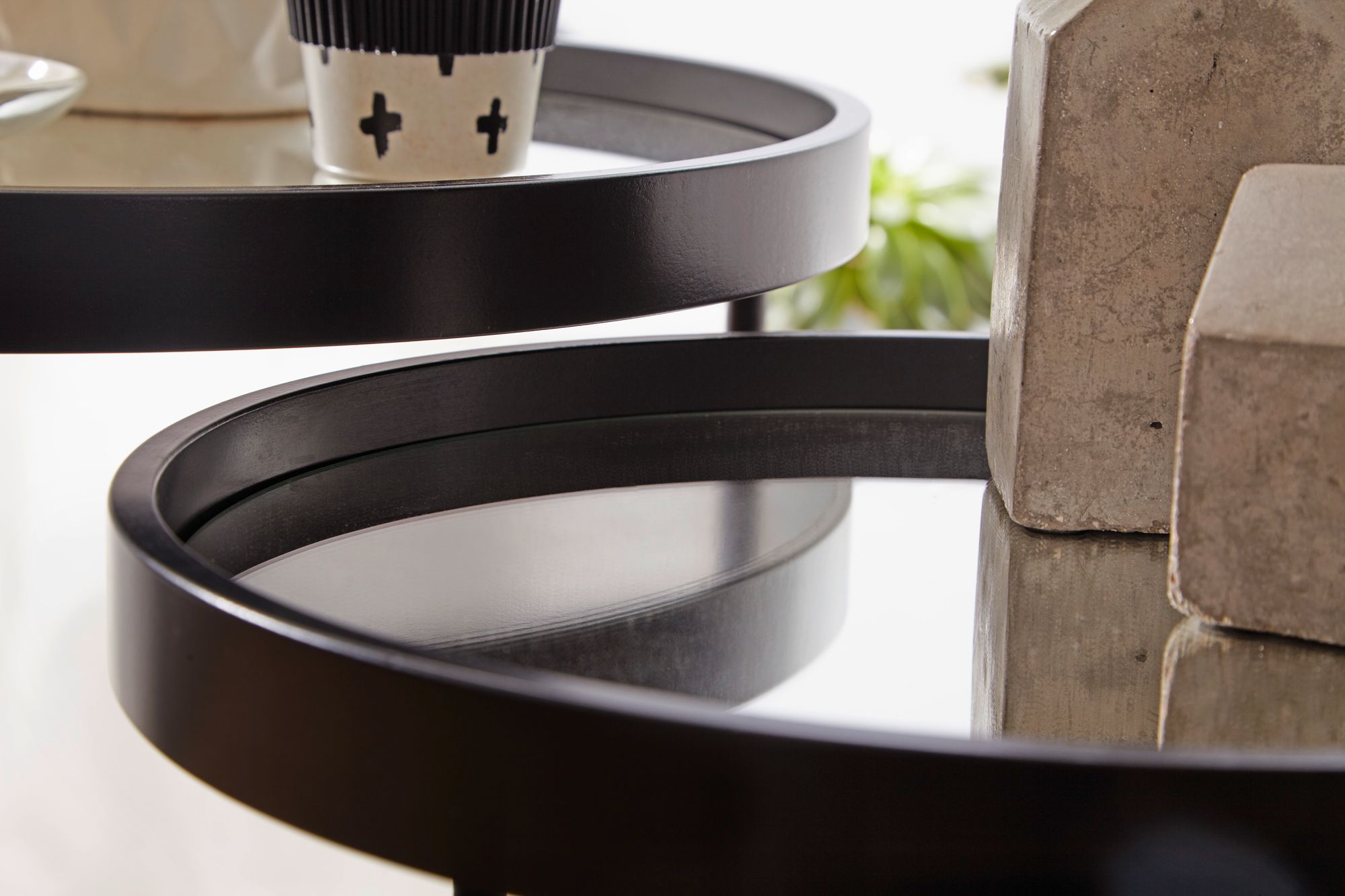 KADIMA DESIGN Stilvolles Satztisch-Set, 2-teilig, Metall und Holz, schwarzer Farbton, pflegeleicht, bis zu 3 kg Belastbarkeit pro Tisch.
