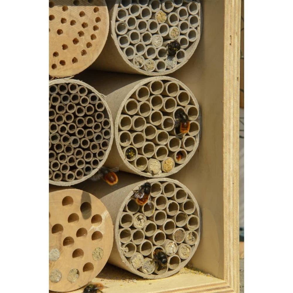 Maison à abeilles et pochettes en papier et trous