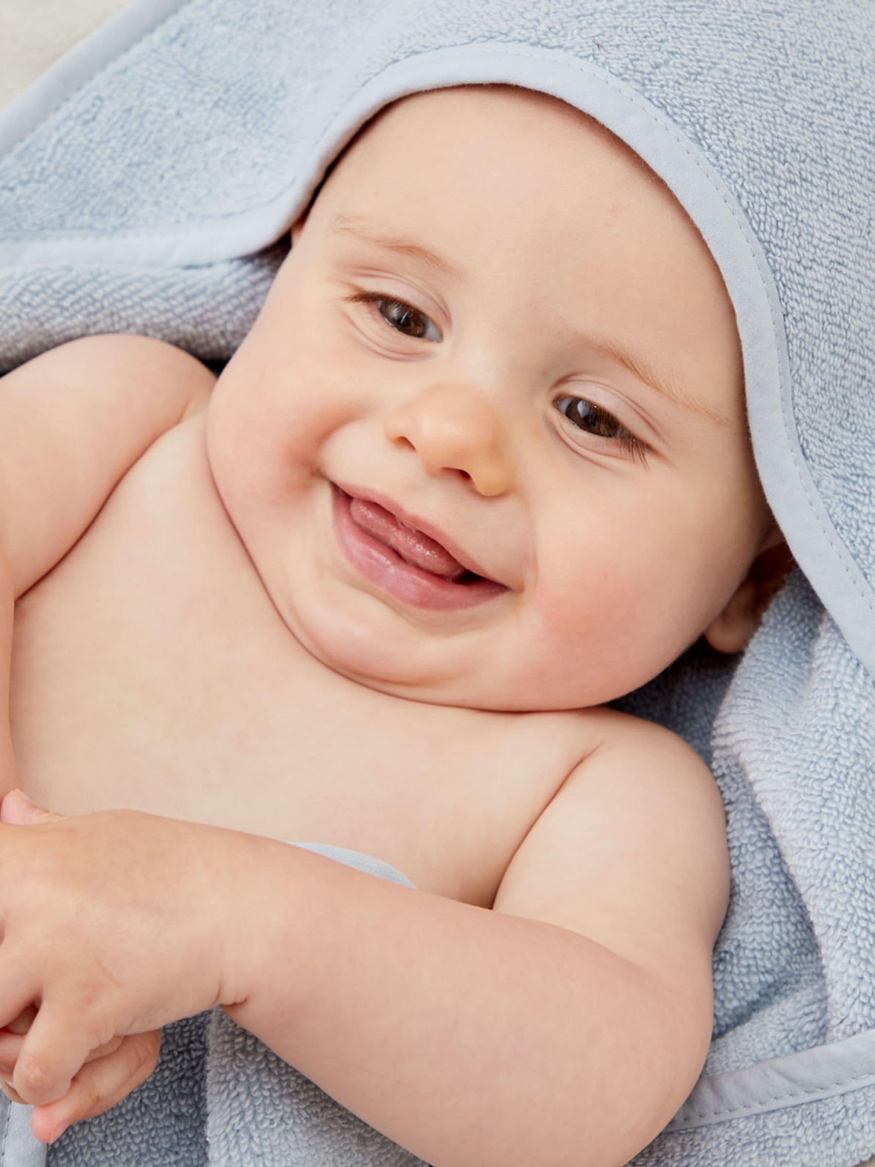 Blauw - MORI superzachte babyhanddoek met capuchon van katoen