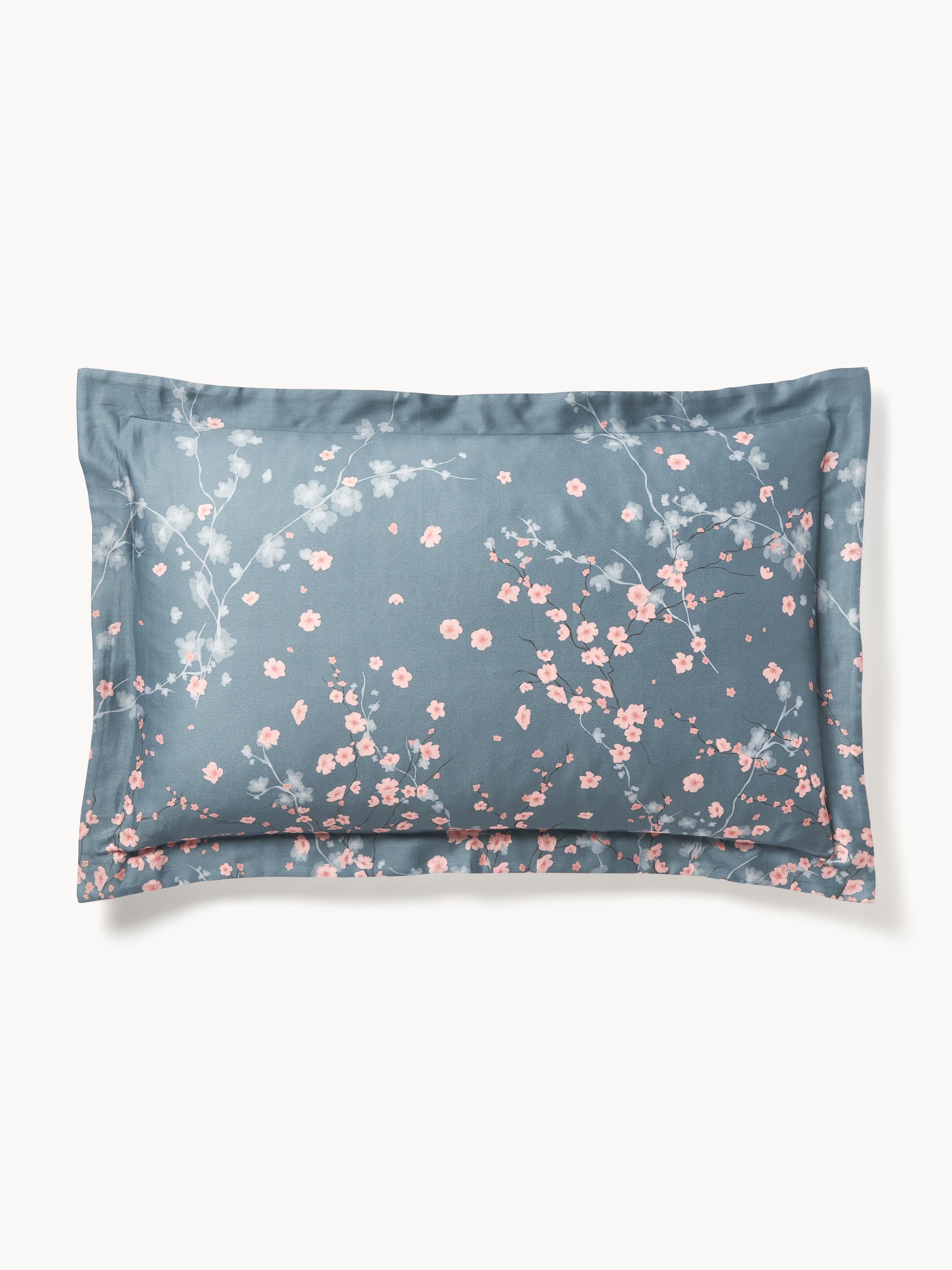 Katoenensatijnen kussenhoes Sakura met bloemenprint