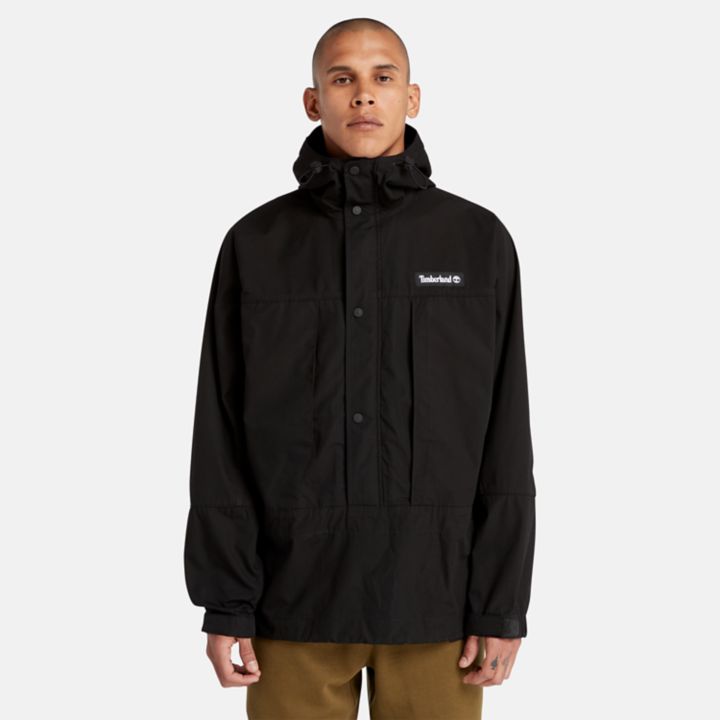 Jaqueta anorak impermeável masculina na cor preta.