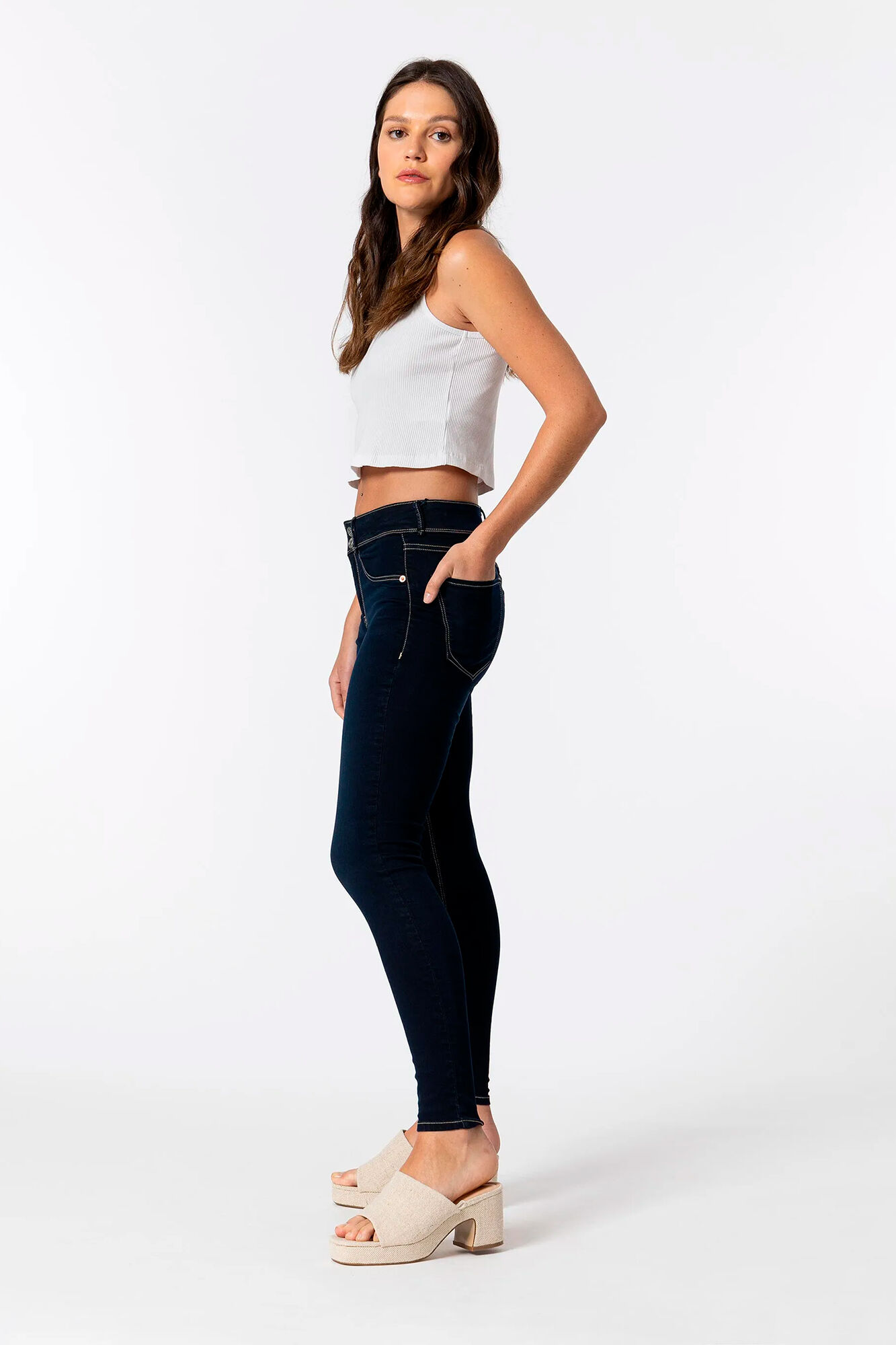 Calça jeans skinny clássica de cintura alta, tamanho único.