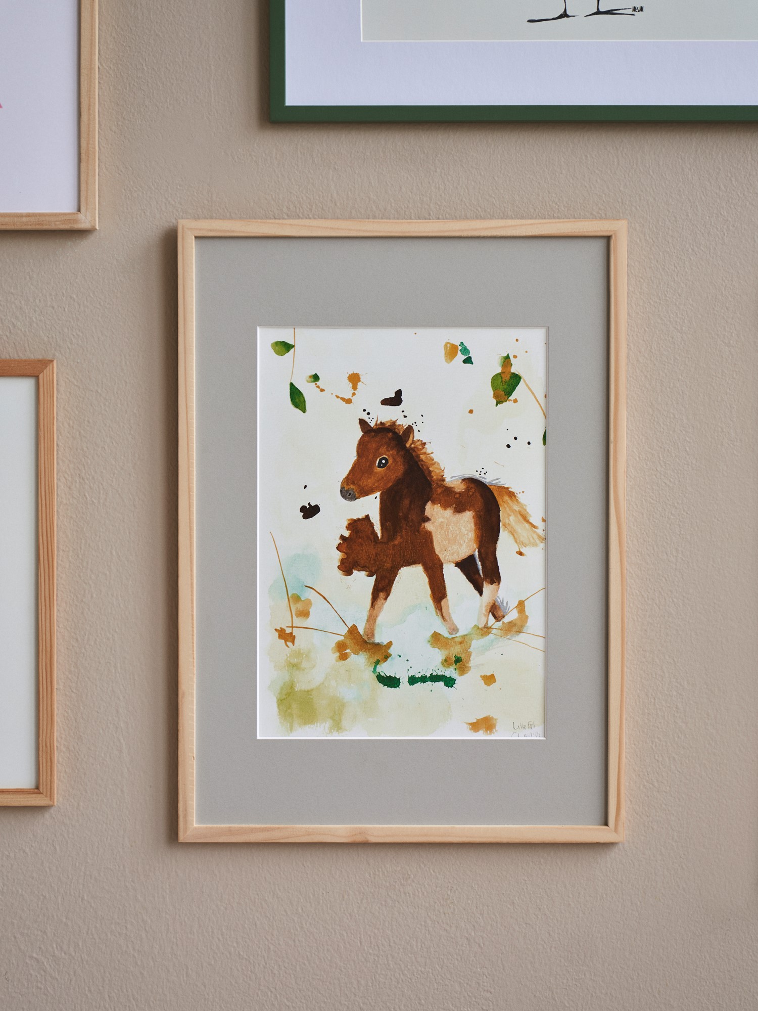 Plakat Lille Føl A4 | Et Lille Atelier - Kids. | Multi | Poster and Frame Kids