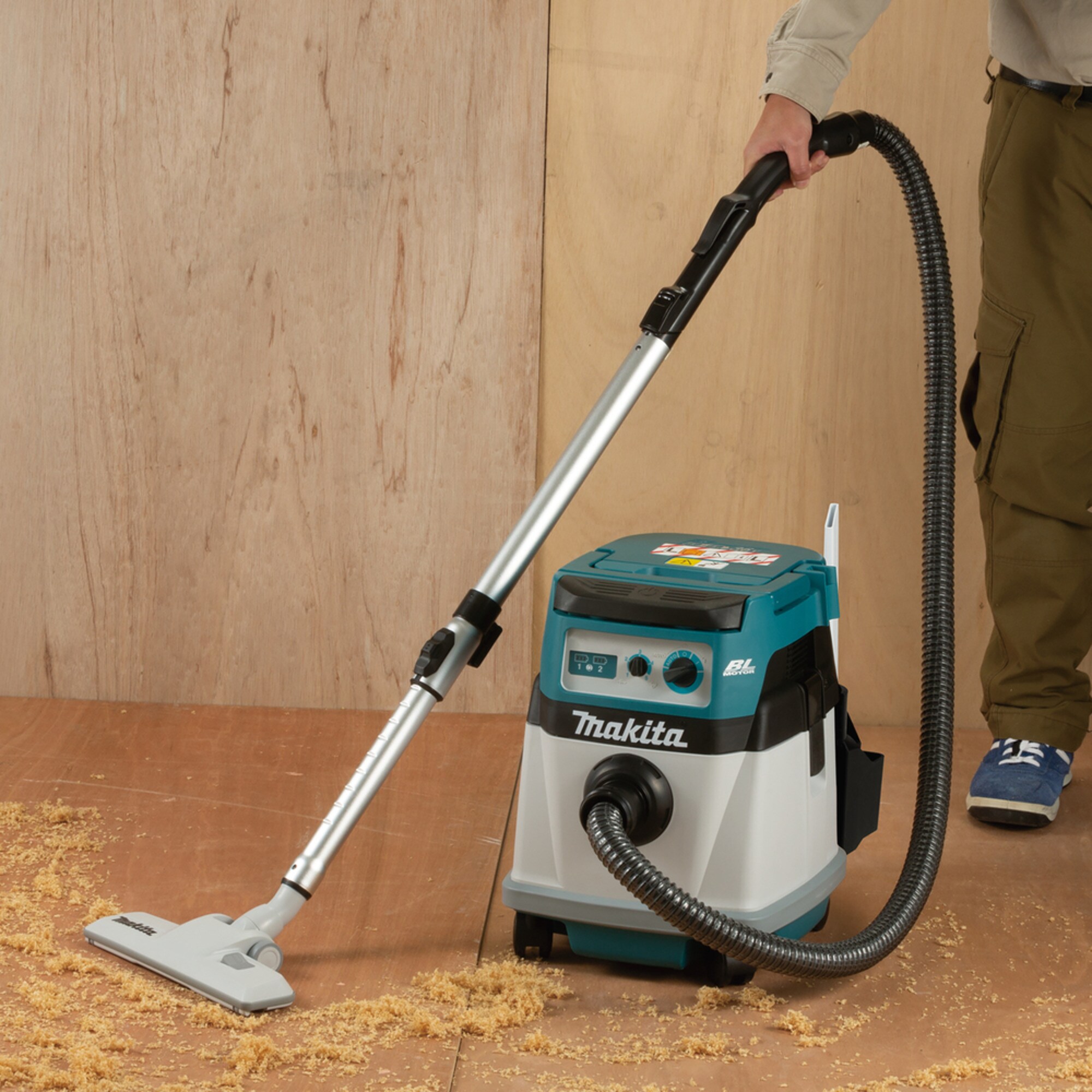 Makita Nass-/Trockensauger DVC155LZX2