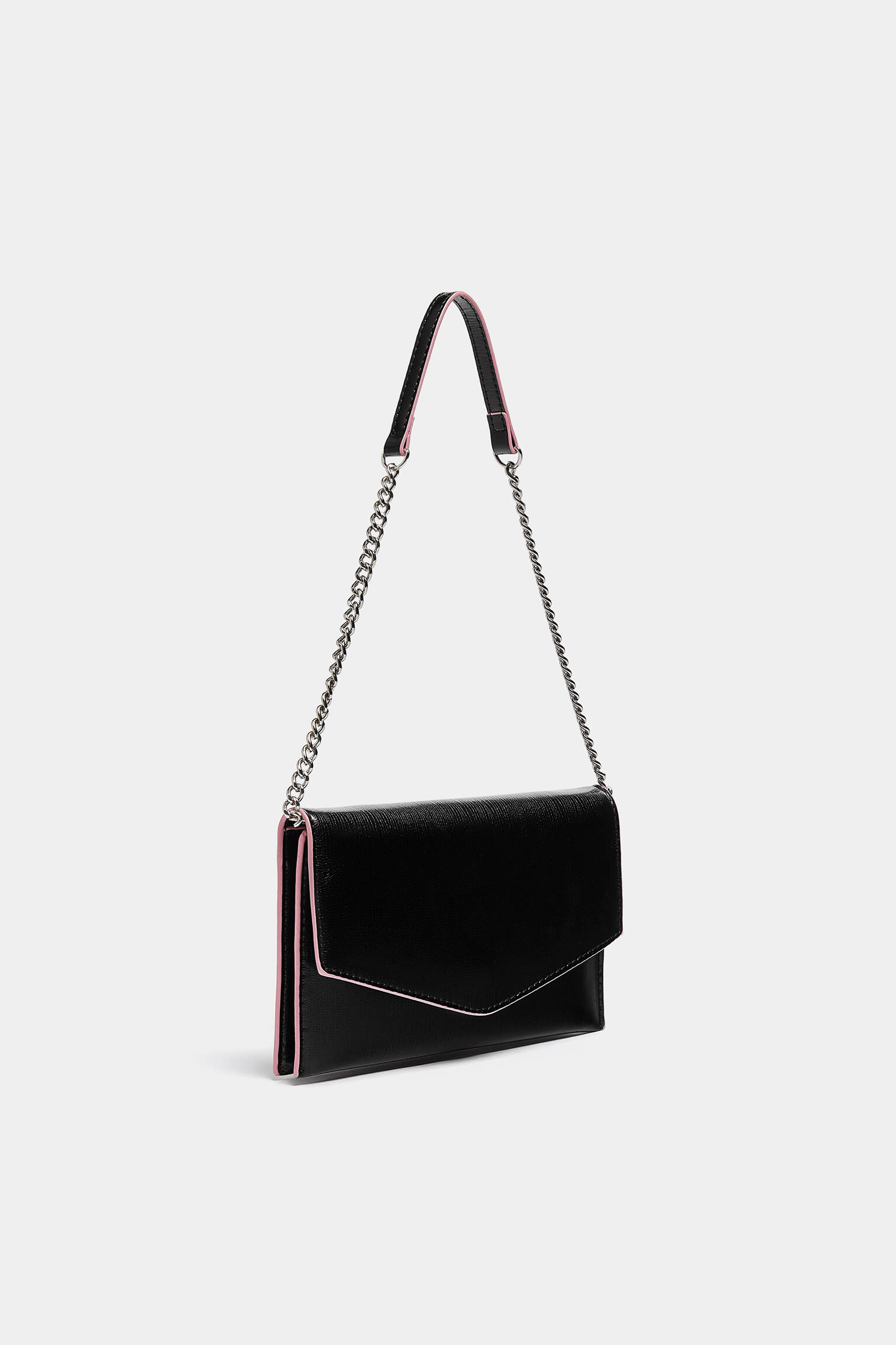 BOLSA DE OMBRO COM ABA - PRETA
