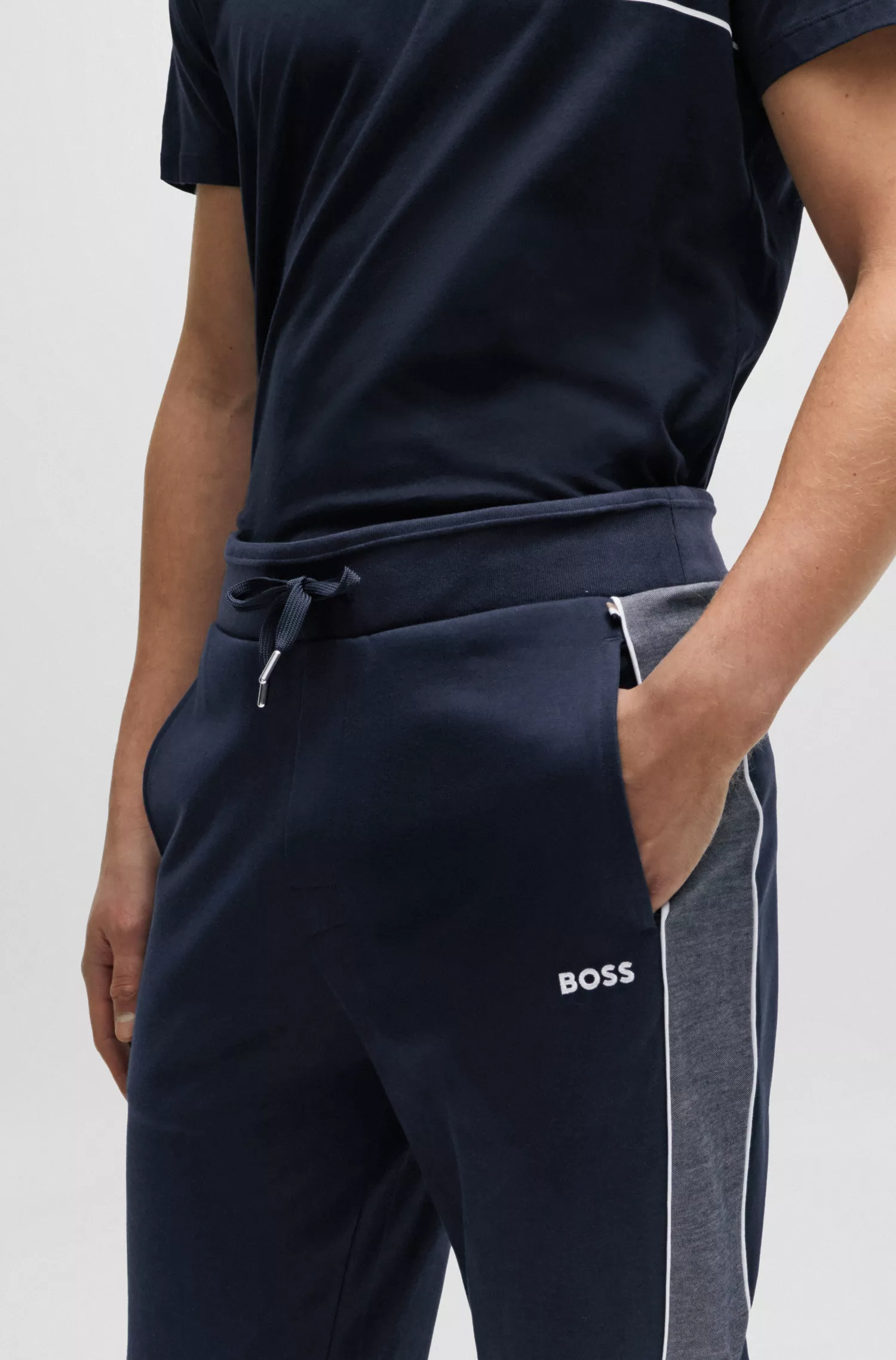 Calça de fato de treino BOSS em mistura de algodão preto com logótipo bordado