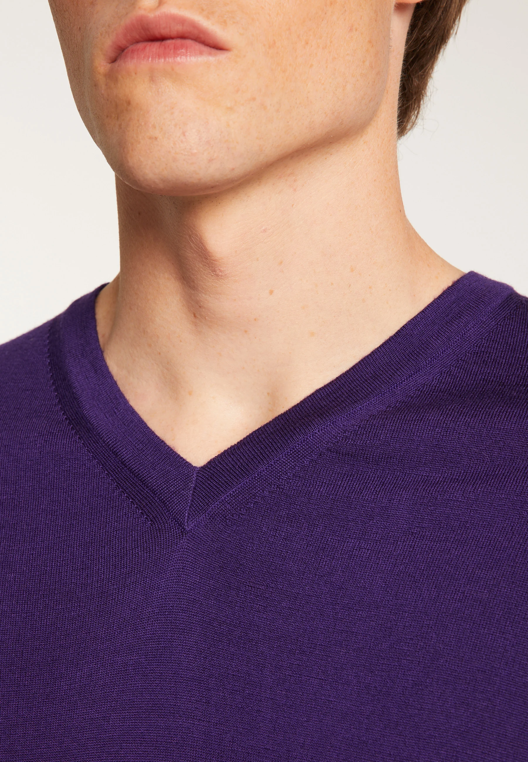 ELMOAH24 - Pull col v en laine mérinos | Violet