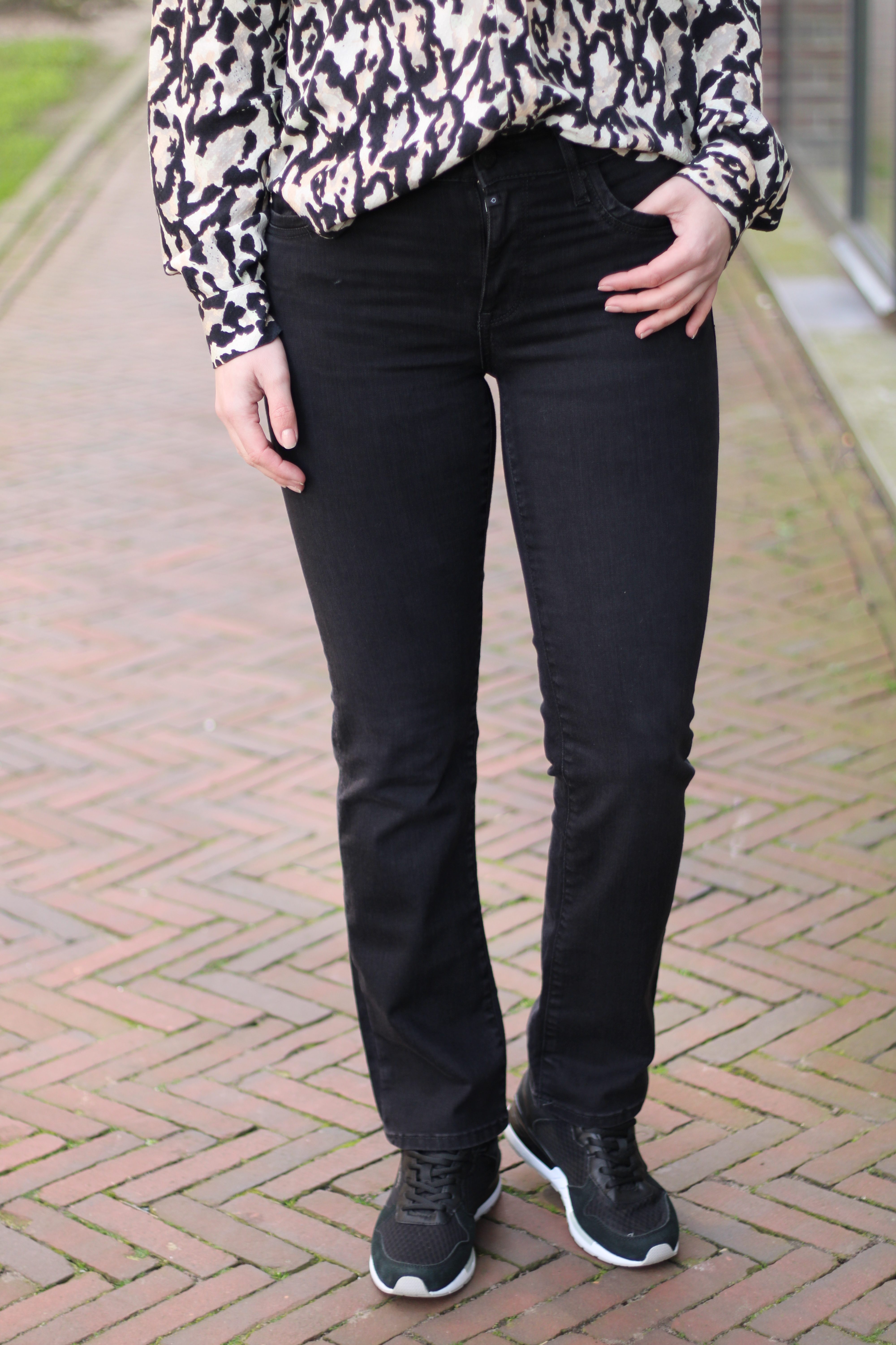 COJ Denim - Hannah Straight Fit - Black Vintage