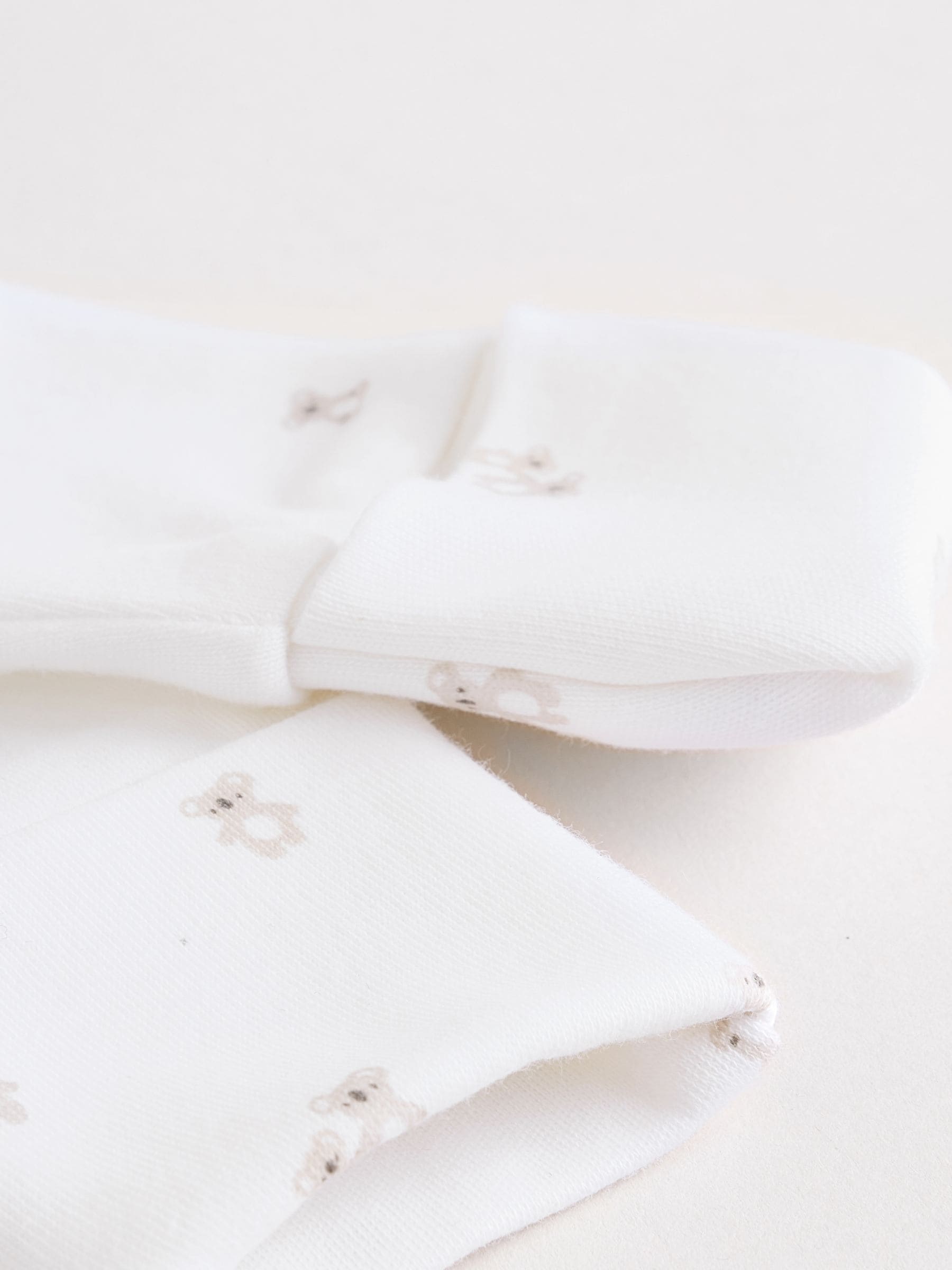 Wit - Baby Pyjama, Bodysuit, muts en slabbetje 4 -delige set (0-9maanden)