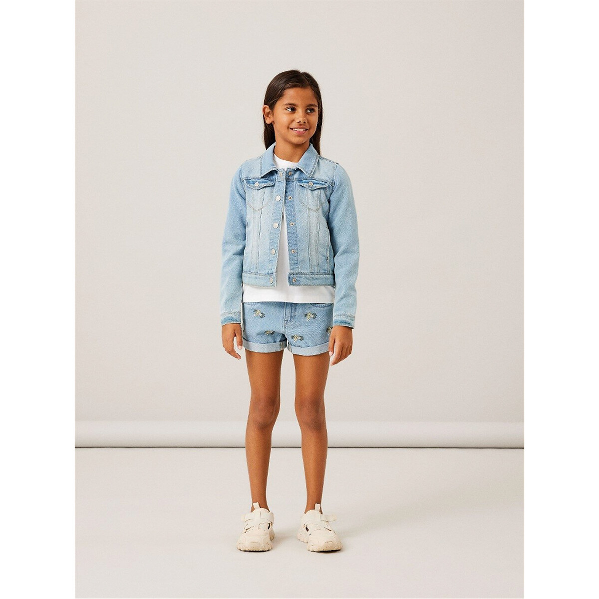 DÊ UM NOME A ELE<br>Colete jeans