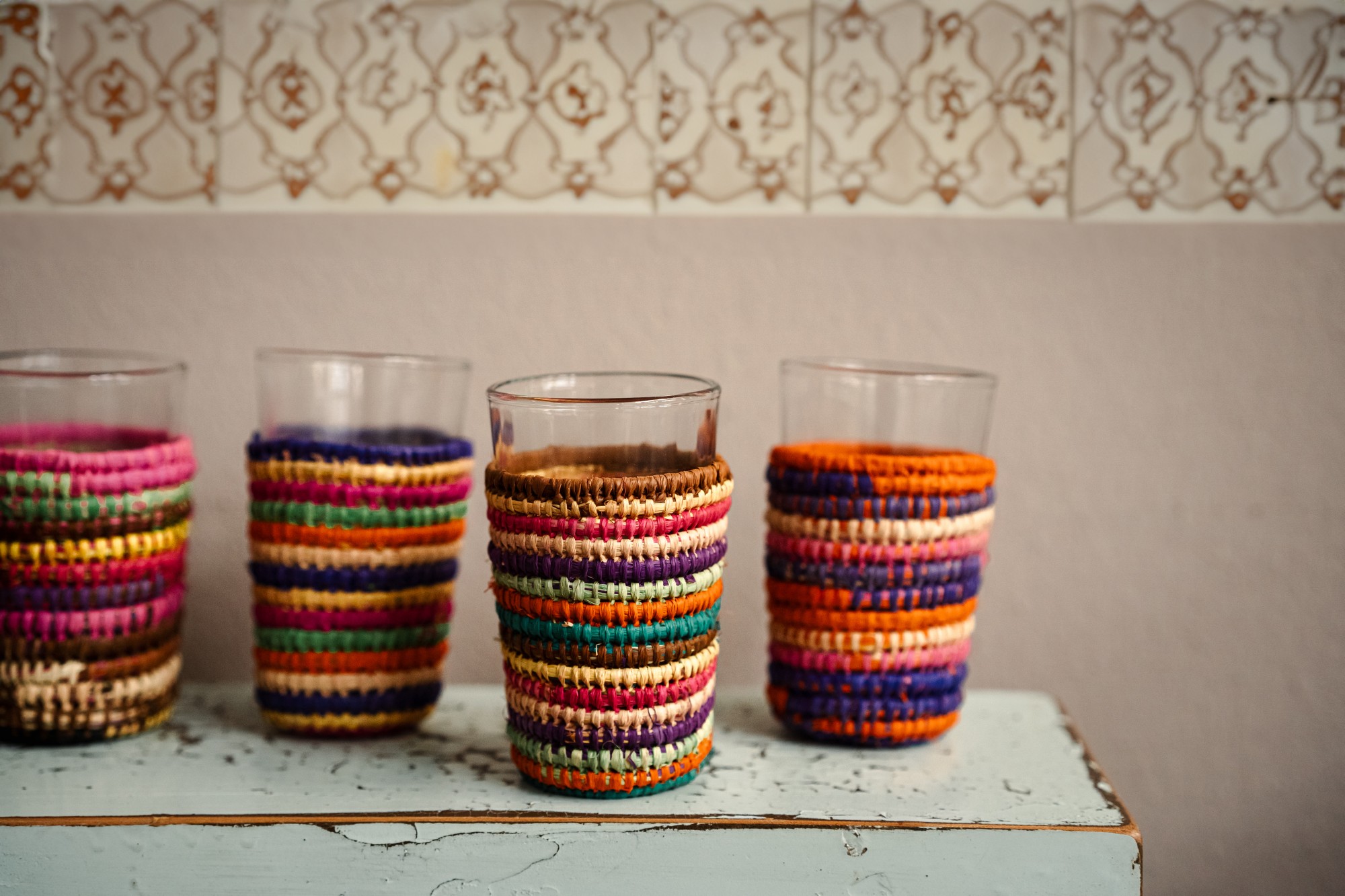Teeglas mit Bast, multicolor, Ø 5 cm, H 8,5 cm zu 5,80