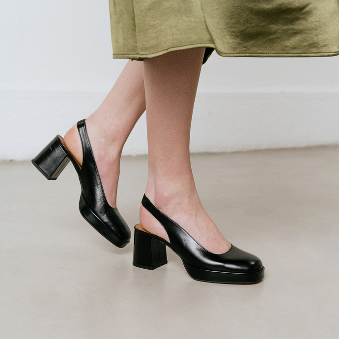 Escarpins à talons et bouts carrés  en cuir vieilli noir