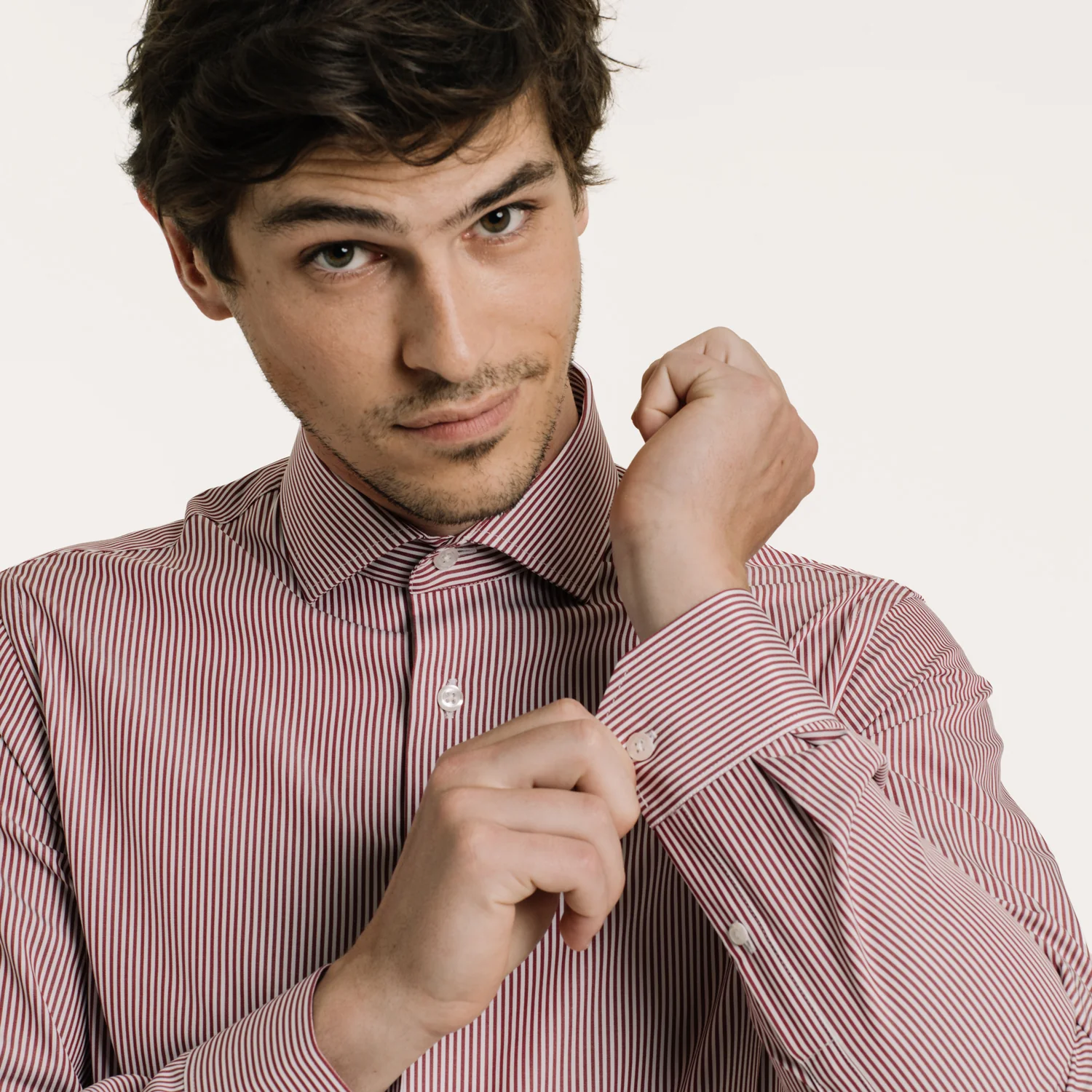 Fitted shirt in double-twisted poplin with wide garnet stripes
