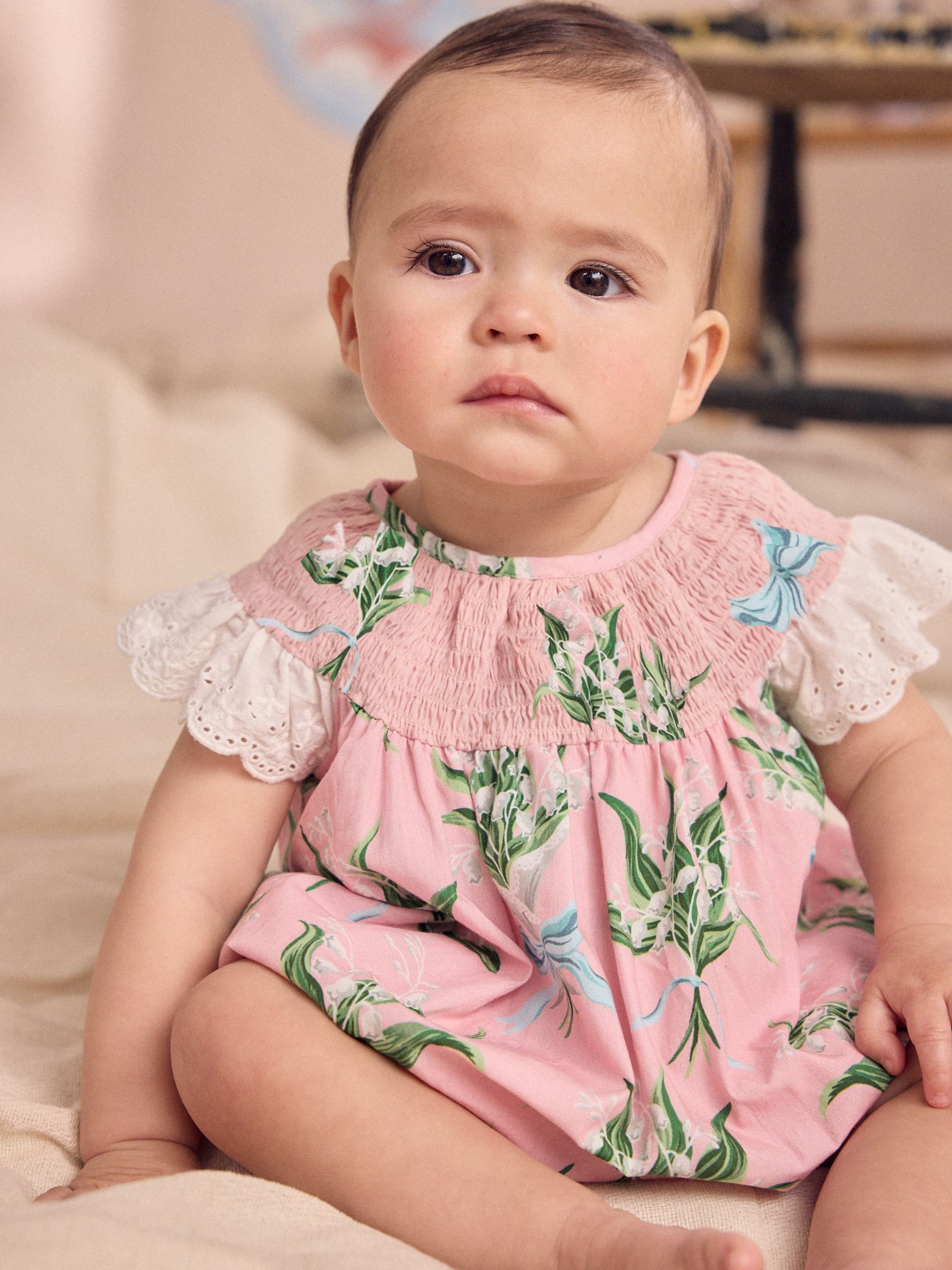 Roze bloemen - Cath Kidston 100% katoenen babyrompertje met print en broderie