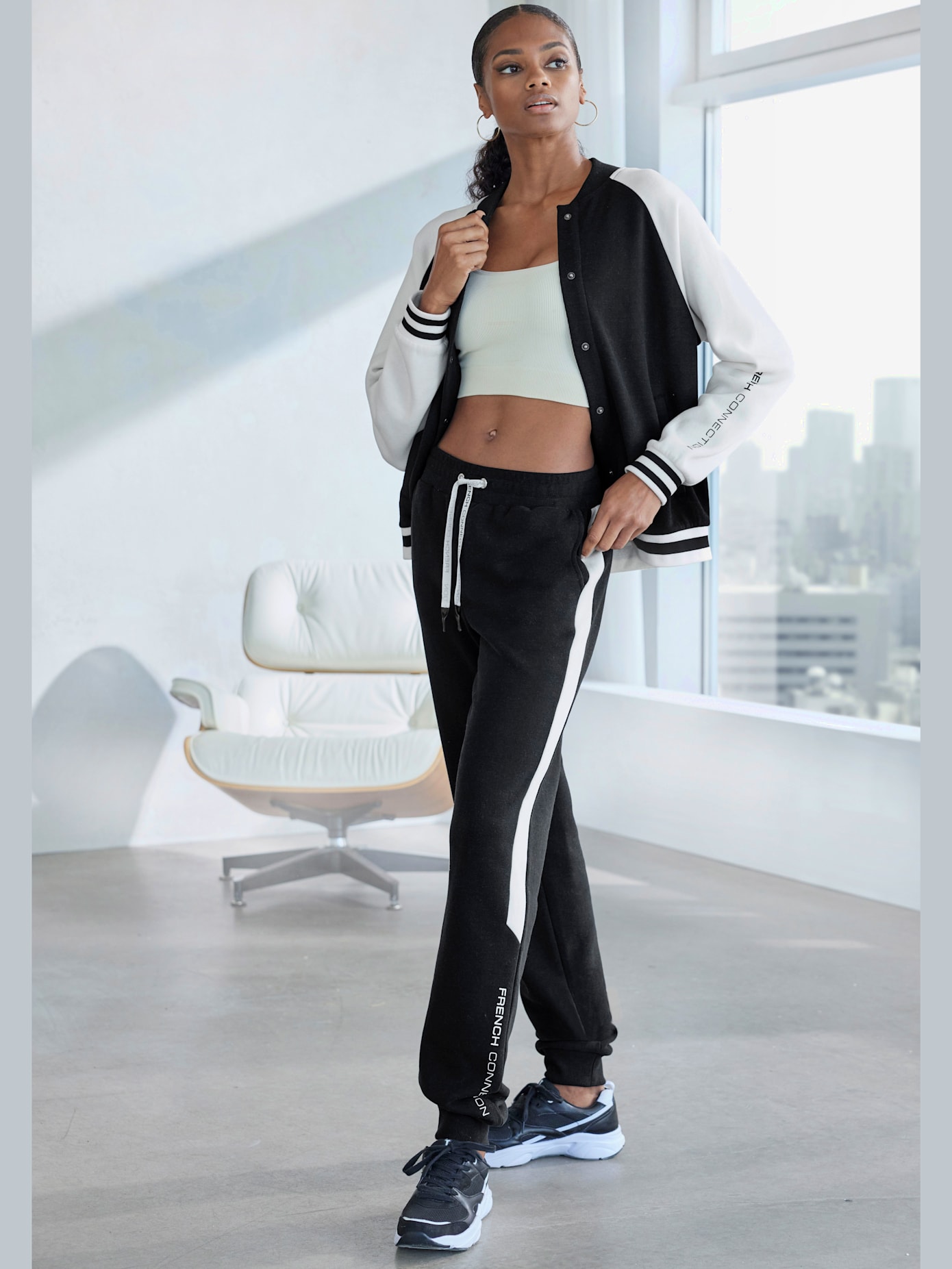 Pantalon molletonné avec poche latérale fendue
