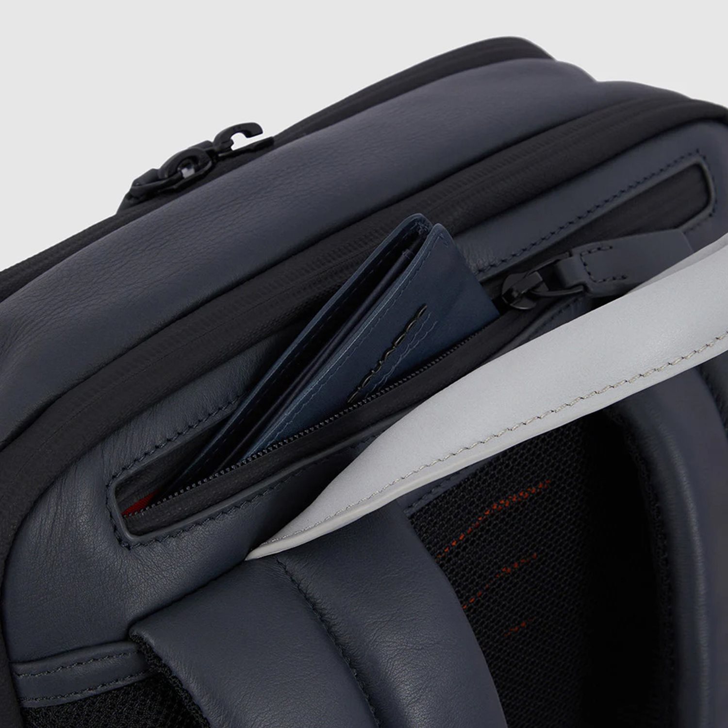 Piquadro Urban Fast-check Laptop and Ipad Backpack black