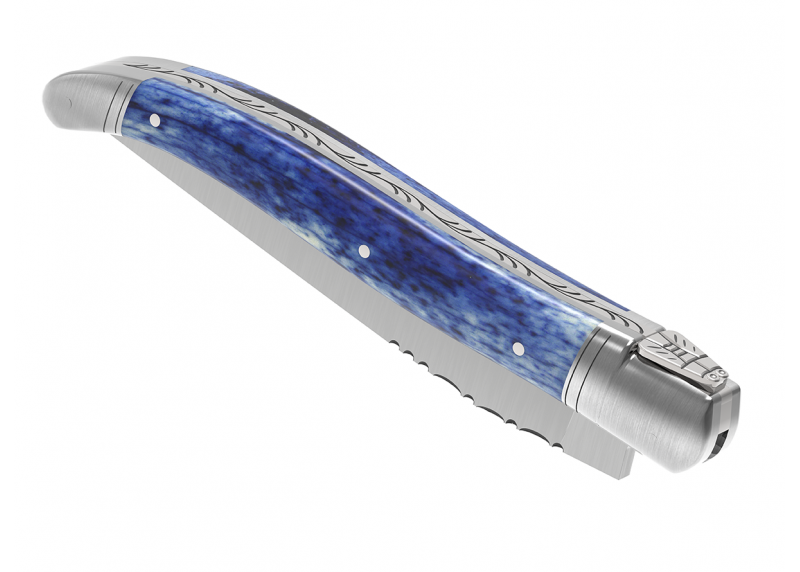 Couteau Laguiole avec un manche en os de girafe teinte bleu et 2 mitres en acier inoxydable