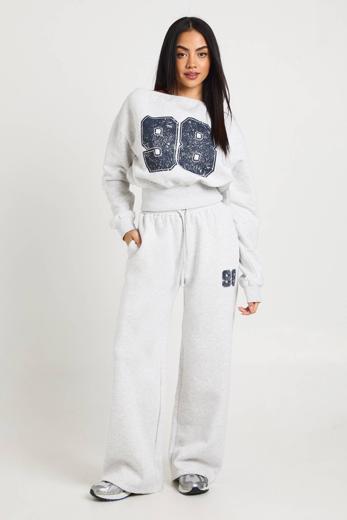 boohoo Ensemble De Jogging Épaules Dénudées Imprimé 98 À Jambes Droites