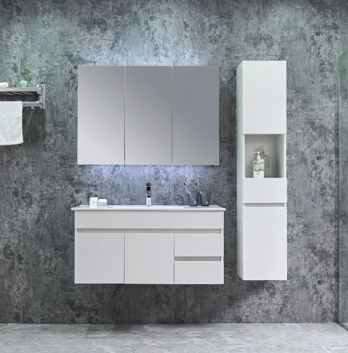 Badstuber - Belluno - Kolomkast - Wit - 150x30x30cm - 1 Lade 2 Deuren 5 Vakken