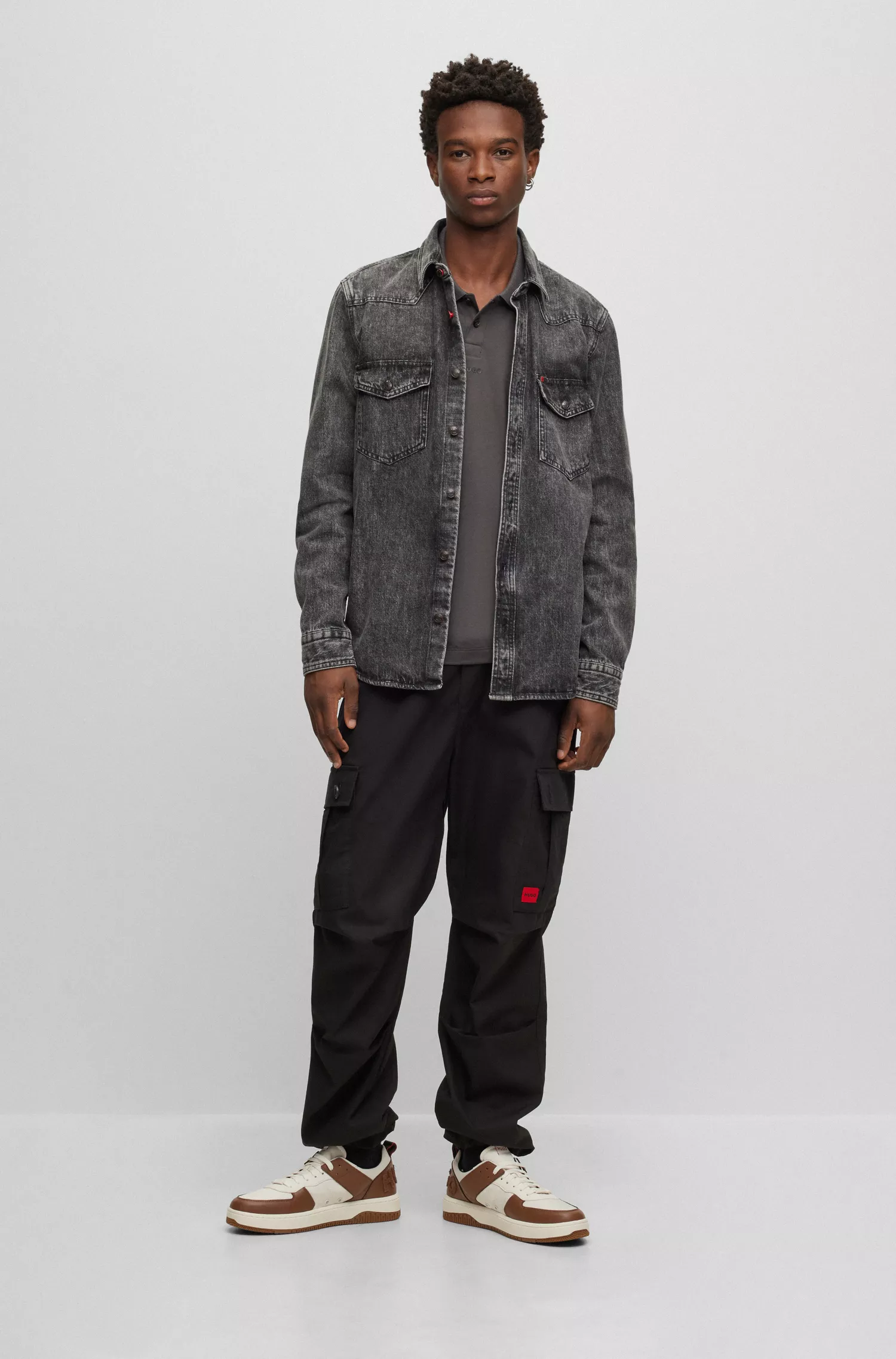 Camisa HUGO vermelha de corte relaxado em denim índigo