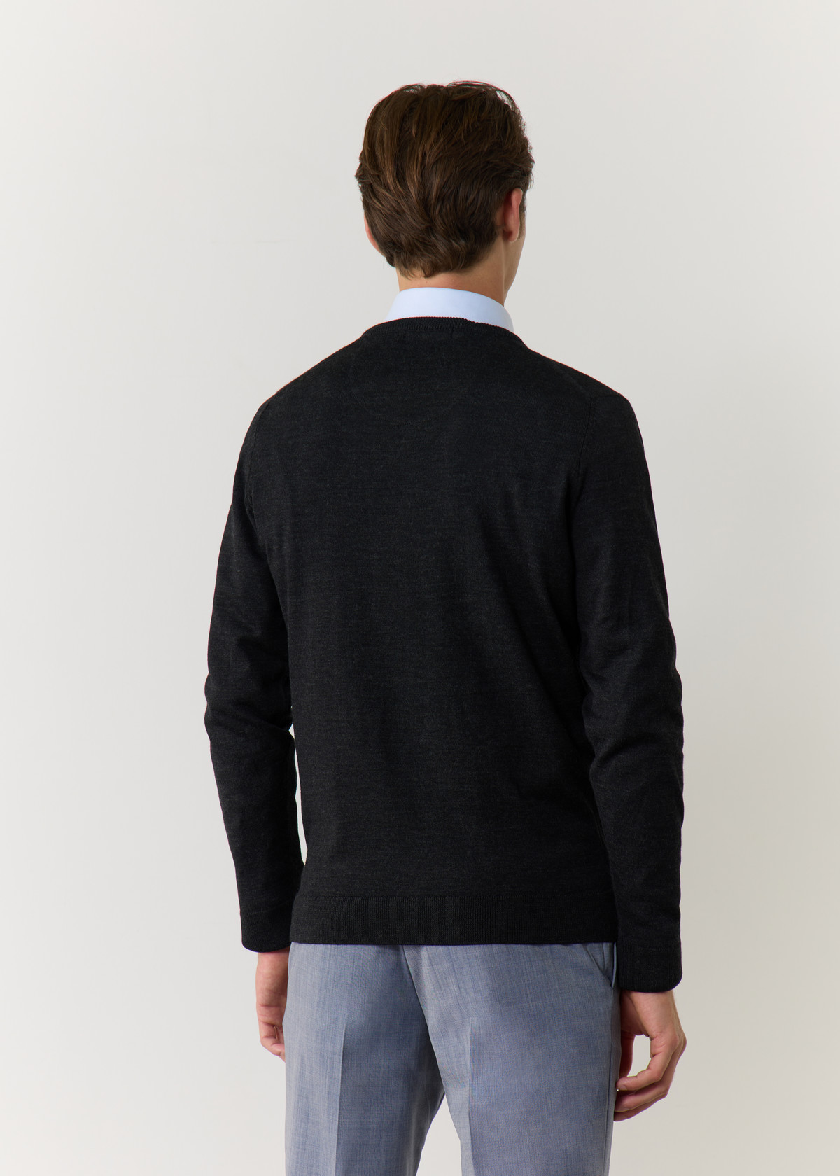 Pull col V en laine Mérinos mélangée unie anthracite