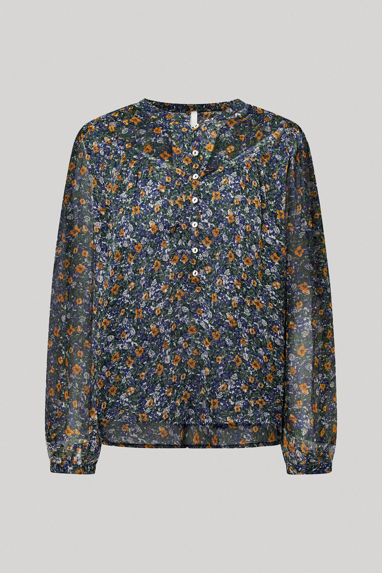 Blusa de chiffon com estampa floral.