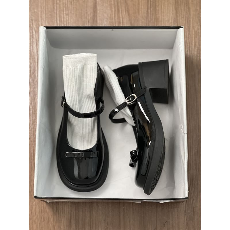 STEPUP - Mary Jane pumps met dikke hak en strikaccent van lakleer