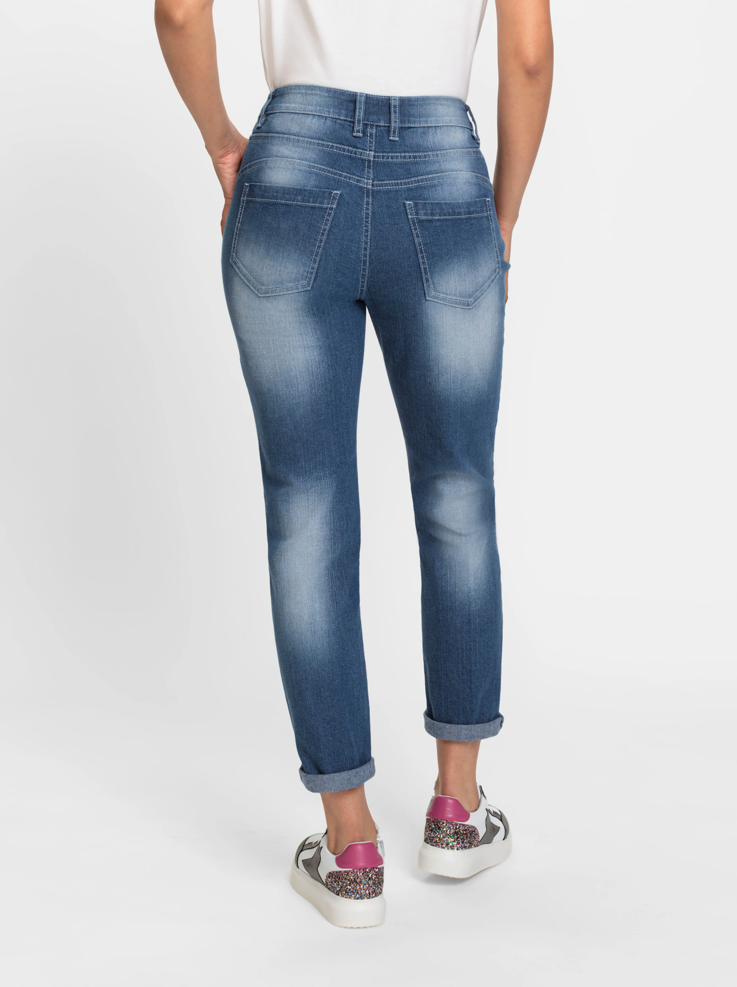Jeans in blue-stone-washed