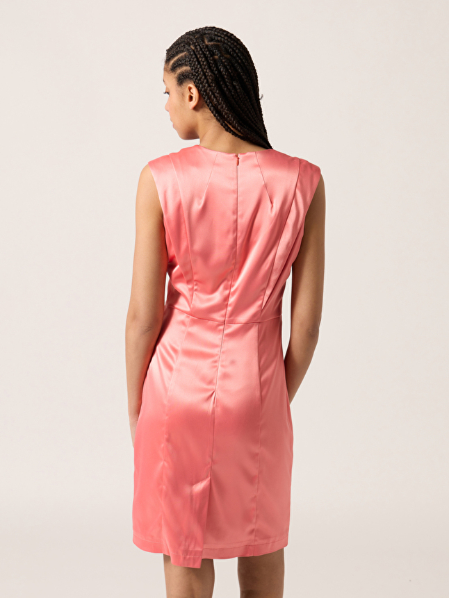 Robe courte en fourreau