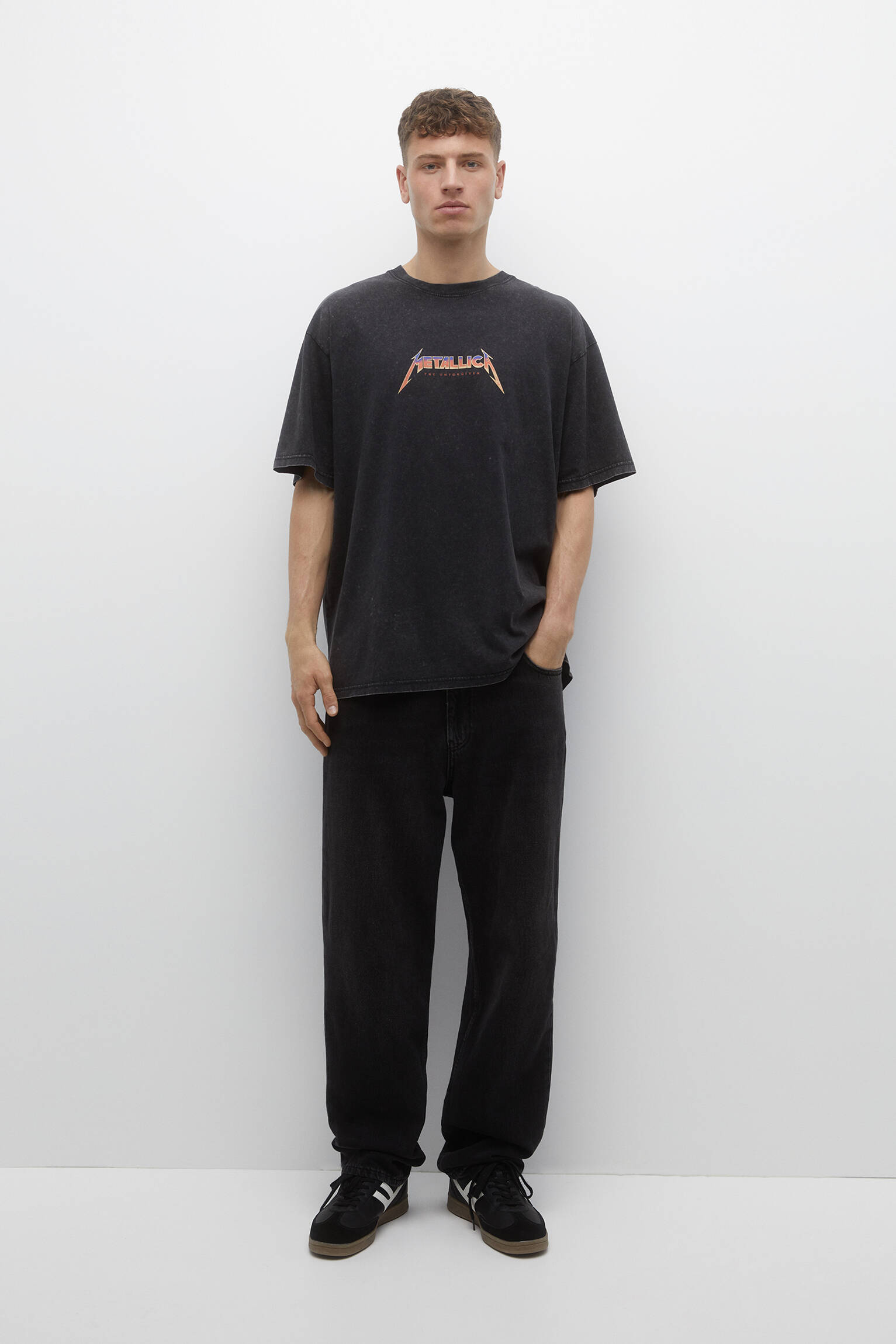 CAMISETA METÁLICA LAVADA - PRETA
